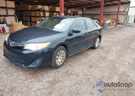 2014 Toyota Camry Le z USA, uszkodzony, nr VIN 4T4BF1FK5ER396059